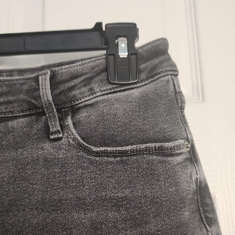 Old Navy Charcoal Distressed Cropped Jeans - Picture 5 of 13